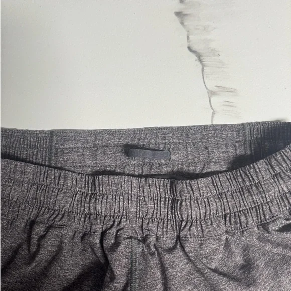 lululemon hotty hot shorts 2.5” - Picture 5 of 8